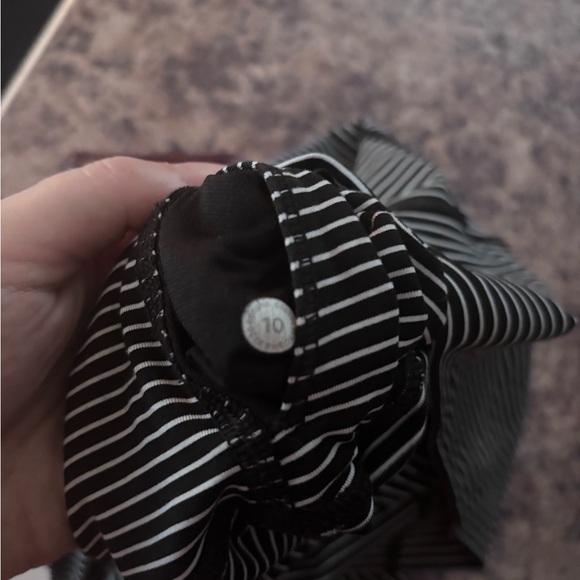 Lululemon Wunder Under Size 10 Black White Stripe - Picture 3 of 3